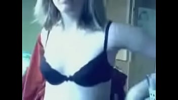 Cute blonde showing tits hotcams