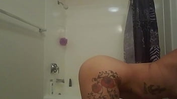 Quick twerk before showering