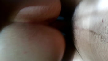 Probando el culito de mi novia