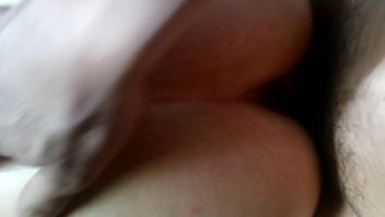 Probando el culito de mi novia