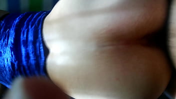 Probando el culito de mi novia