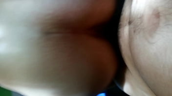 Probando el culito de mi novia