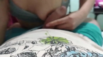 La hijastra es la mejor mamando verga ella cada dia se enamora mas de mi