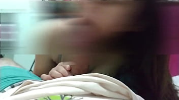 La hijastra es la mejor mamando verga ella cada dia se enamora mas de mi