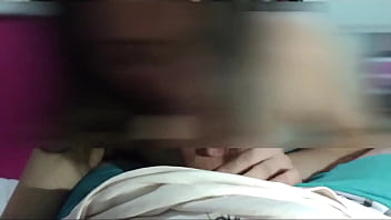 La hijastra es la mejor mamando verga ella cada dia se enamora mas de mi