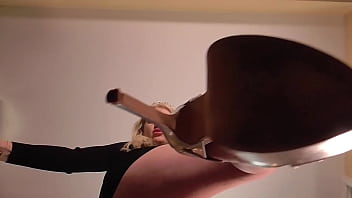 Spittoon and stomping object of the french princess