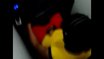 Un Pata Se La Corre En Las Cabinas Donde Trabajo thumbnail