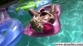 Teen solo amateur girl love put things in her movie 10