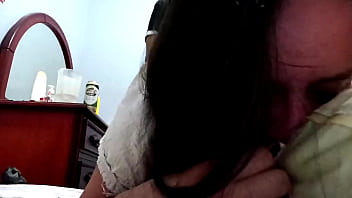 Metiéndosela por el tubo puta que rico flash