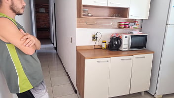 Sexo arriscado me arrisquei transando com melhor amigo do meu corno enquanto ele estava no banho