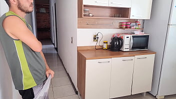 Sexo arriscado me arrisquei transando com melhor amigo do meu corno enquanto ele estava no banho Sexo arriscado me arrisquei transando com melhor amigo do meu corno enquanto ele estava no banho
