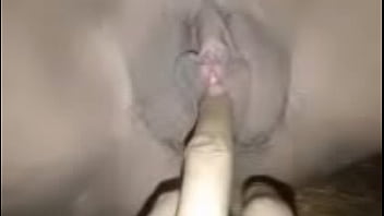 แหกหีเอาควยยัดหีให้เสียวหีจนแตกใน