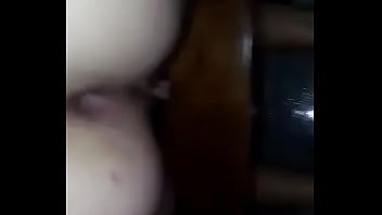 Vou meter no seu cú aqui no sofá da sala