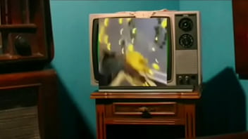 Adolf bush's se folla una piña que encuentra en un basurero