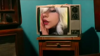 Adolf bush's se folla una piña que encuentra en un basurero