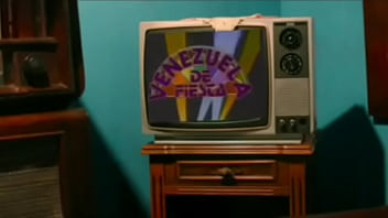 Adolf bush's se folla una piña que encuentra en un basurero