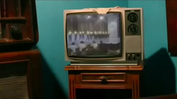 Adolf bush's se folla una piña que encuentra en un basurero