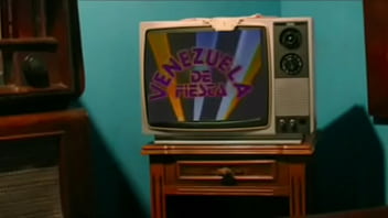 Adolf bush's se folla una piña que encuentra en un basurero