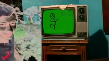 Adolf bush's se folla una piña que encuentra en un basurero