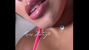 Me olhando assim com boquinha de pidona me diz oq vc faria