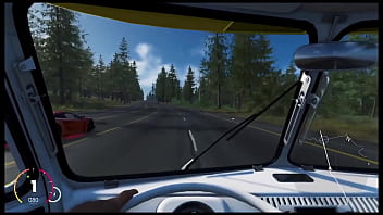 Mclaren sendo engolida por kombi