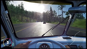 Mclaren sendo engolida por kombi