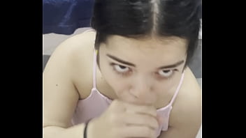 Olhares que dominam — a química entre debora e o pau grande que gozou na boca dela