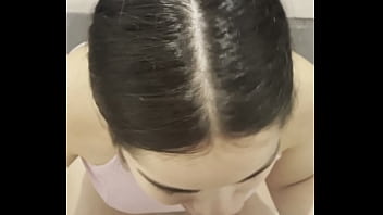 Olhares que dominam — a química entre debora e o pau grande que gozou na boca dela