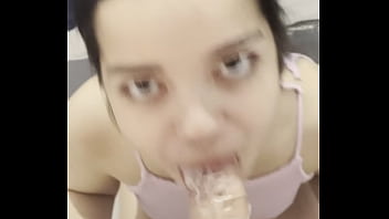 Olhares que dominam — a química entre debora e o pau grande que gozou na boca dela