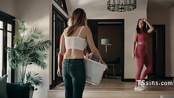 She Was So Hot He Forgot His Girlfriend thumbnail