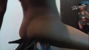 Giuliana se apresentando no popporn