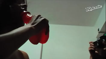 Giuliana se apresentando no popporn