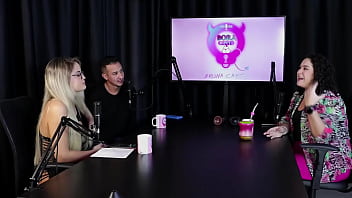 Falou um pouco sobre a terapia sexual e que "proíbe" a penetração e a mulher é colocada na reprodução marina karam sexóloga sheer red