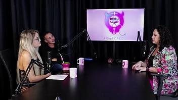 Falou um pouco sobre a terapia sexual e que "proíbe" a penetração e a mulher é colocada na reprodução marina karam sexóloga sheer red