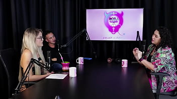 Falou um pouco sobre a terapia sexual e que "proíbe" a penetração e a mulher é colocada na reprodução marina karam sexóloga sheer red