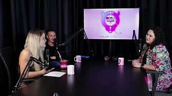 Falou um pouco sobre a terapia sexual e que "proíbe" a penetração e a mulher é colocada na reprodução marina karam sexóloga sheer red