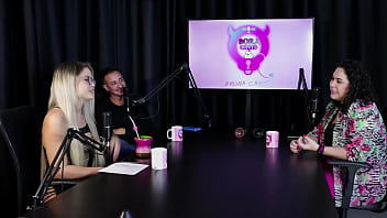 Falou um pouco sobre a terapia sexual e que "proíbe" a penetração e a mulher é colocada na reprodução marina karam sexóloga sheer red