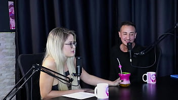 Falou um pouco sobre a terapia sexual e que "proíbe" a penetração e a mulher é colocada na reprodução marina karam sexóloga sheer red