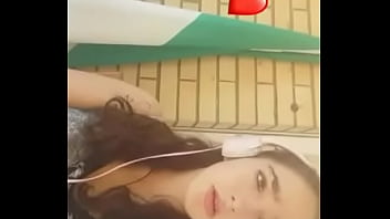 Sara cannavò una splendida puttana di 18 anni che fa un sexy video selifie