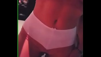 Ela ama se exibir na net