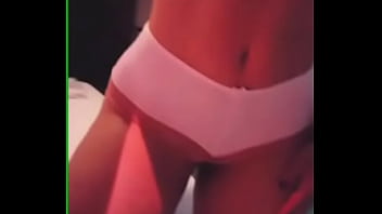 Ela ama se exibir na net