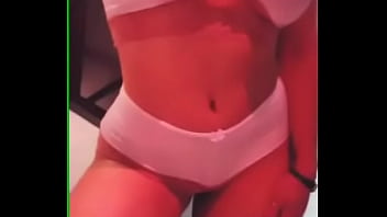 Ela ama se exibir na net