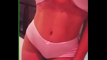 Ela ama se exibir na net