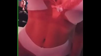 Ela ama se exibir na net