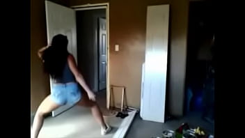 White girl twerk low