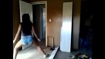 White girl twerk low