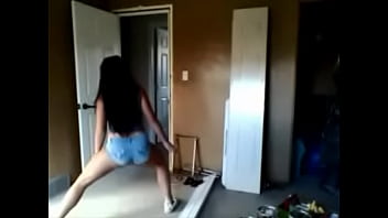 White girl twerk low