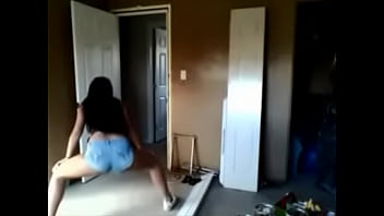 White girl twerk low