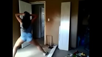 White girl twerk low
