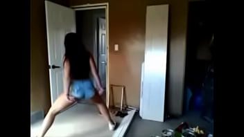 White girl twerk low